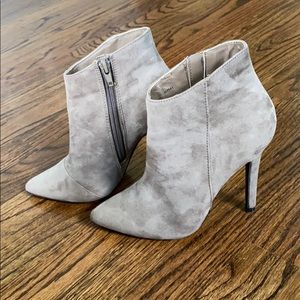 Suede heeled bootie
